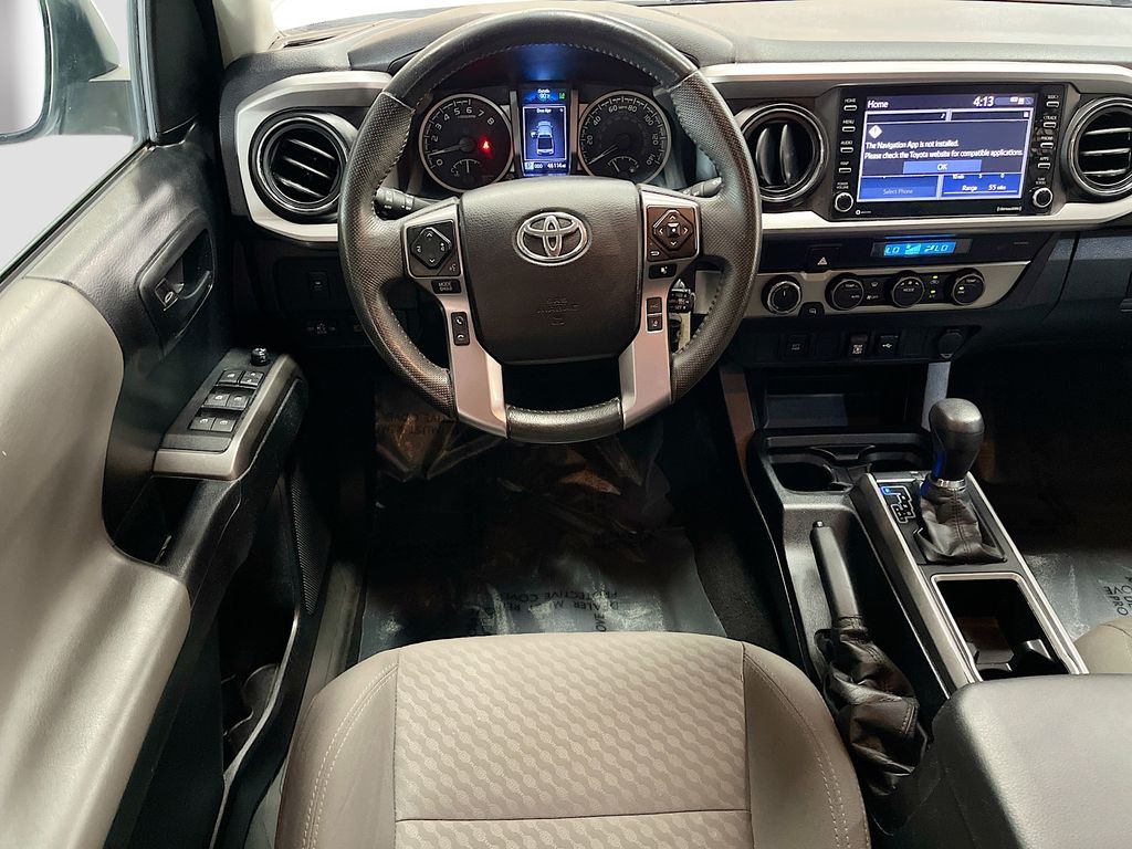 Used 2022 White Toyota SR5 image 20