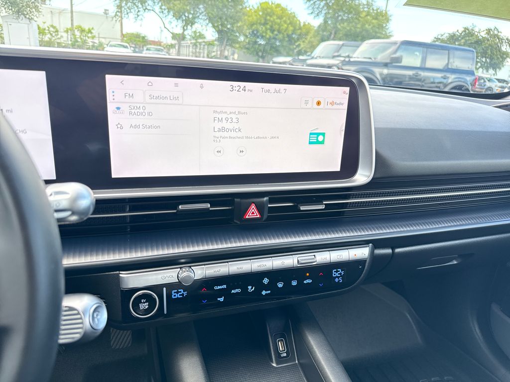 Certified Used 2024 Black Hyundai SE Standard Range image 20