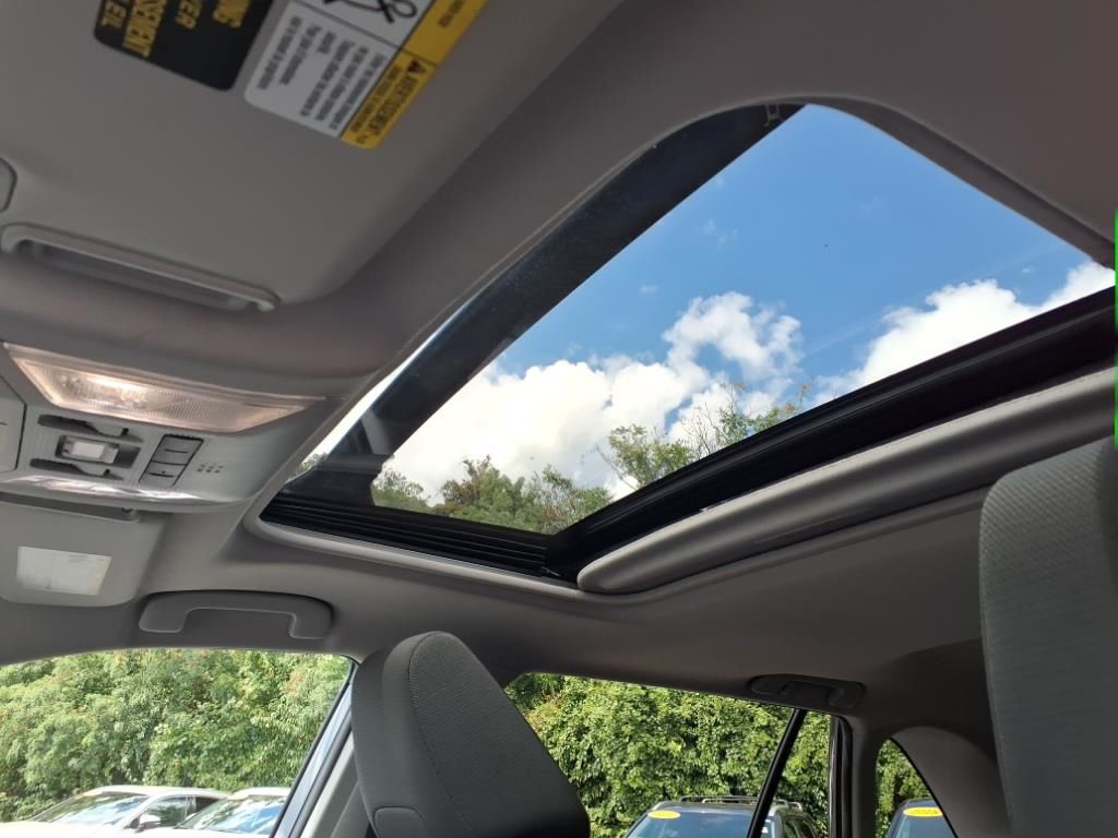 2022 Toyota RAV4 XLE photo 19