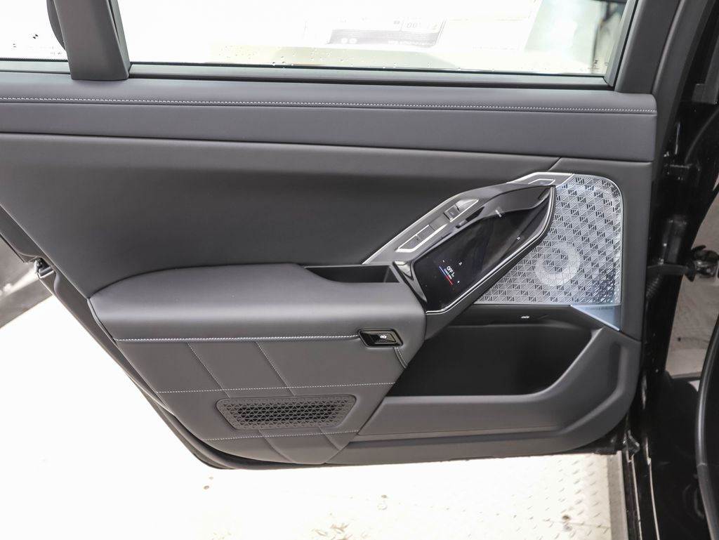 Thumbnail: 2026 BMW 7 Series - 20