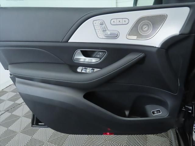 Thumbnail: 2025 Mercedes-Benz GLE - 25