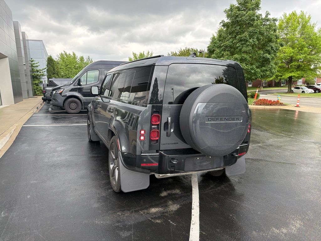 Certified Used 2025 Gray Land Rover X-Dynamic SE image 7