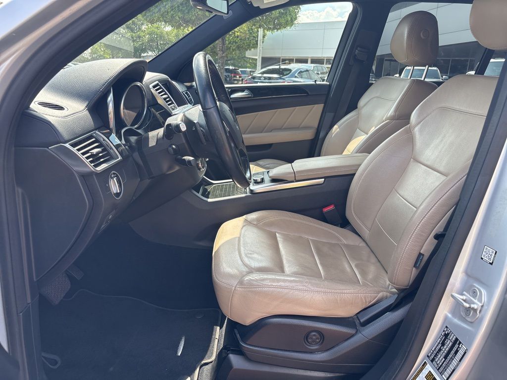 Thumbnail: 2016 Mercedes-Benz GL-Class - 21