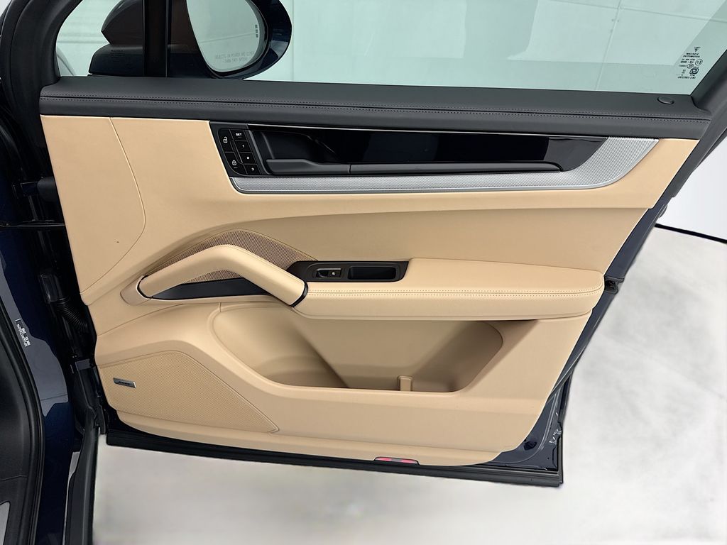 Thumbnail: 2026 Porsche Cayenne - 25