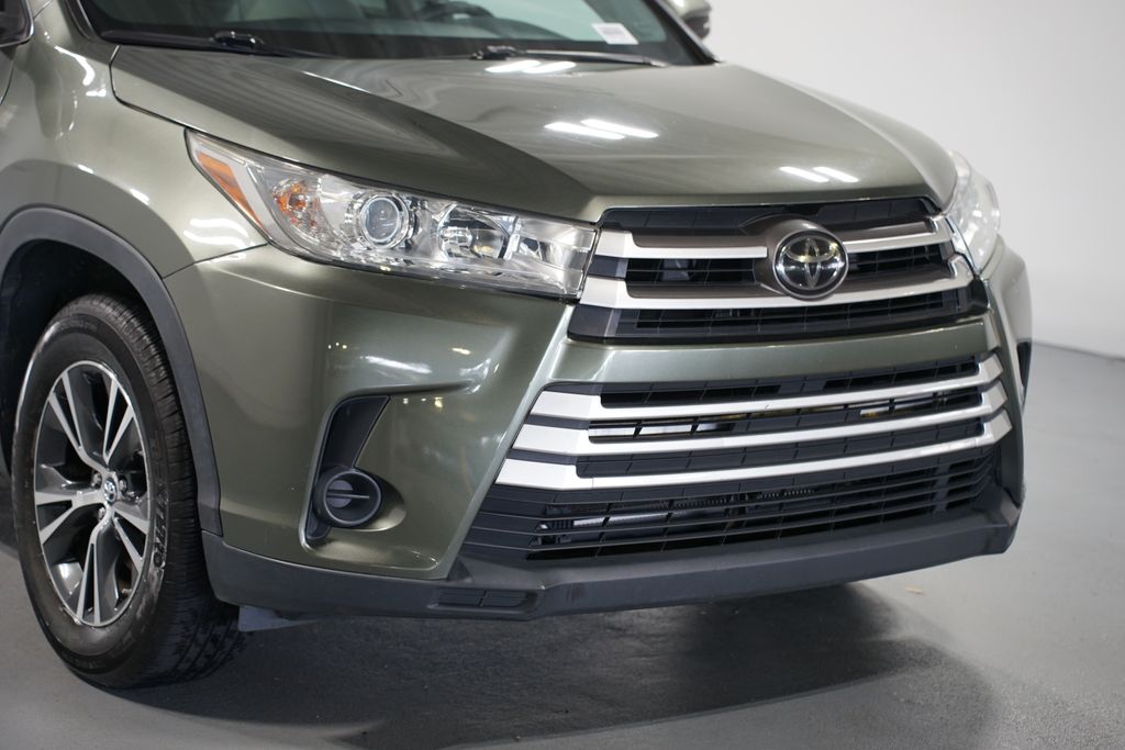 Thumbnail: 2018 Toyota Highlander - 4