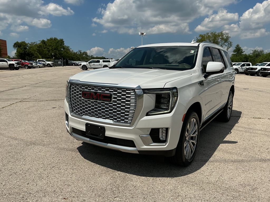 White Frost Tricoat 2021 GMC Yukon SUV / Crossover Four-Wheel Drive
