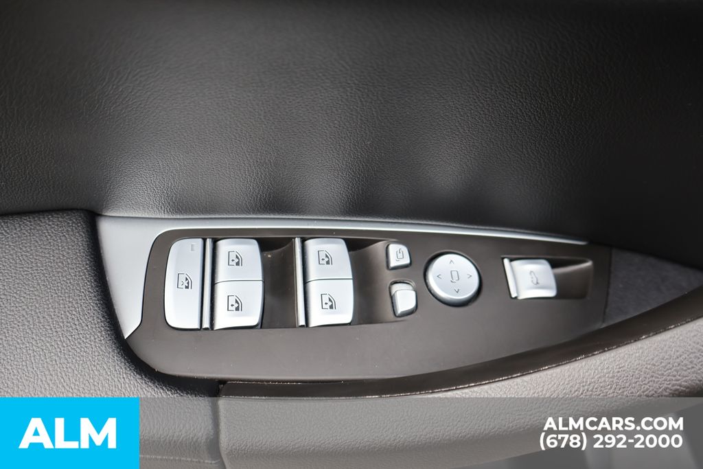 Used 2025 Black BMW xDrive30i image 12