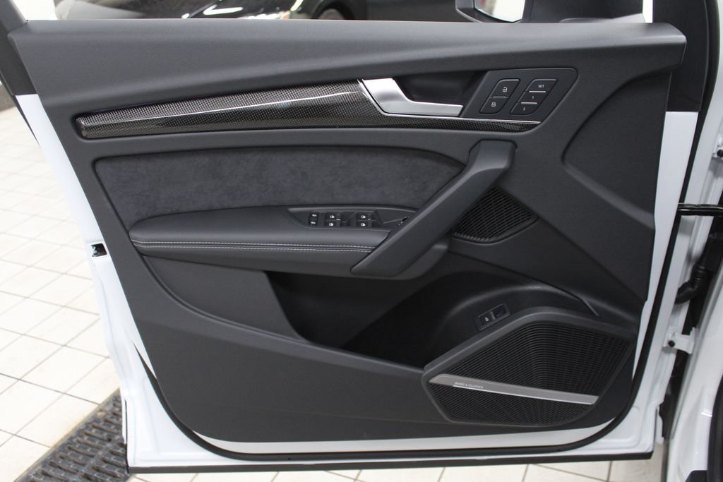 2025 Audi SQ5  16