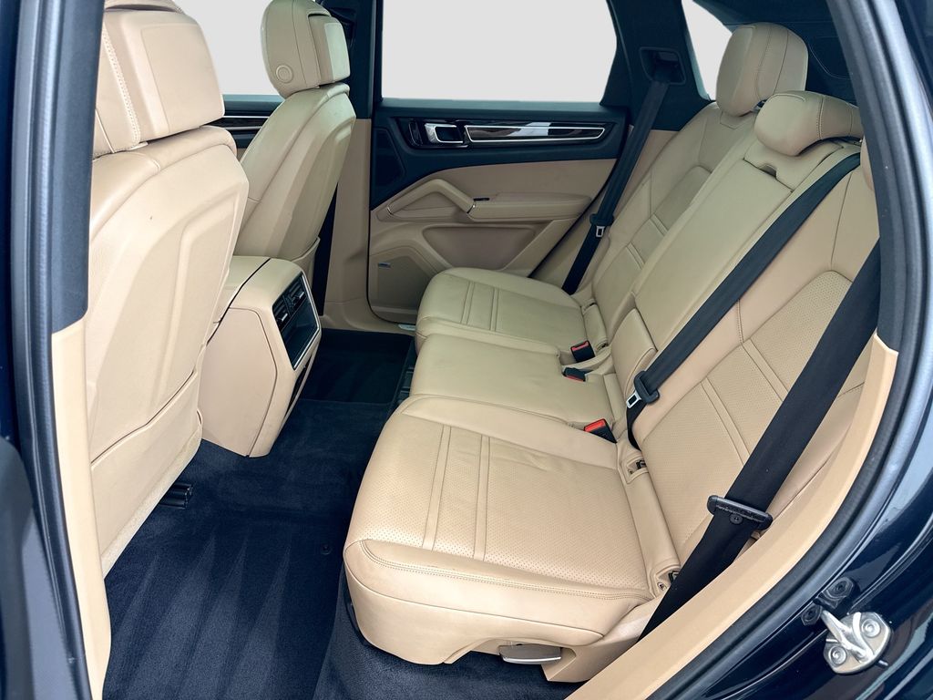 Thumbnail: 2020 Porsche Cayenne - 20