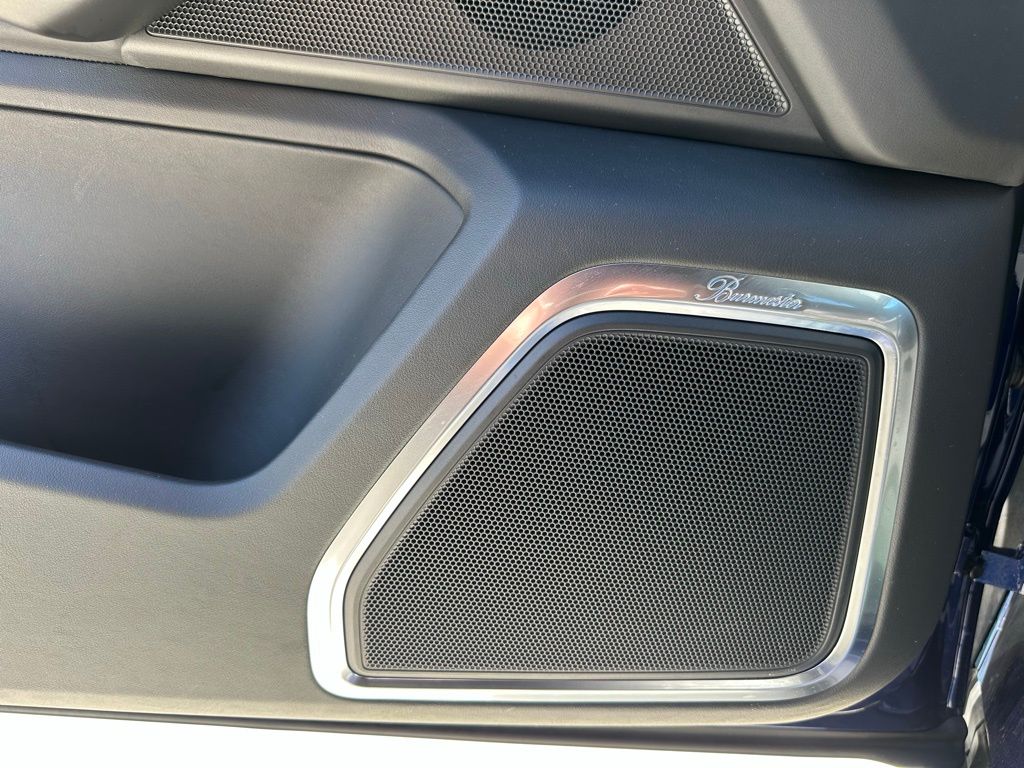 Thumbnail: 2025 Porsche Macan - 21