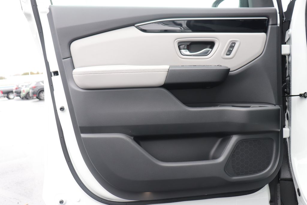 Thumbnail: 2025 Honda Pilot - 31