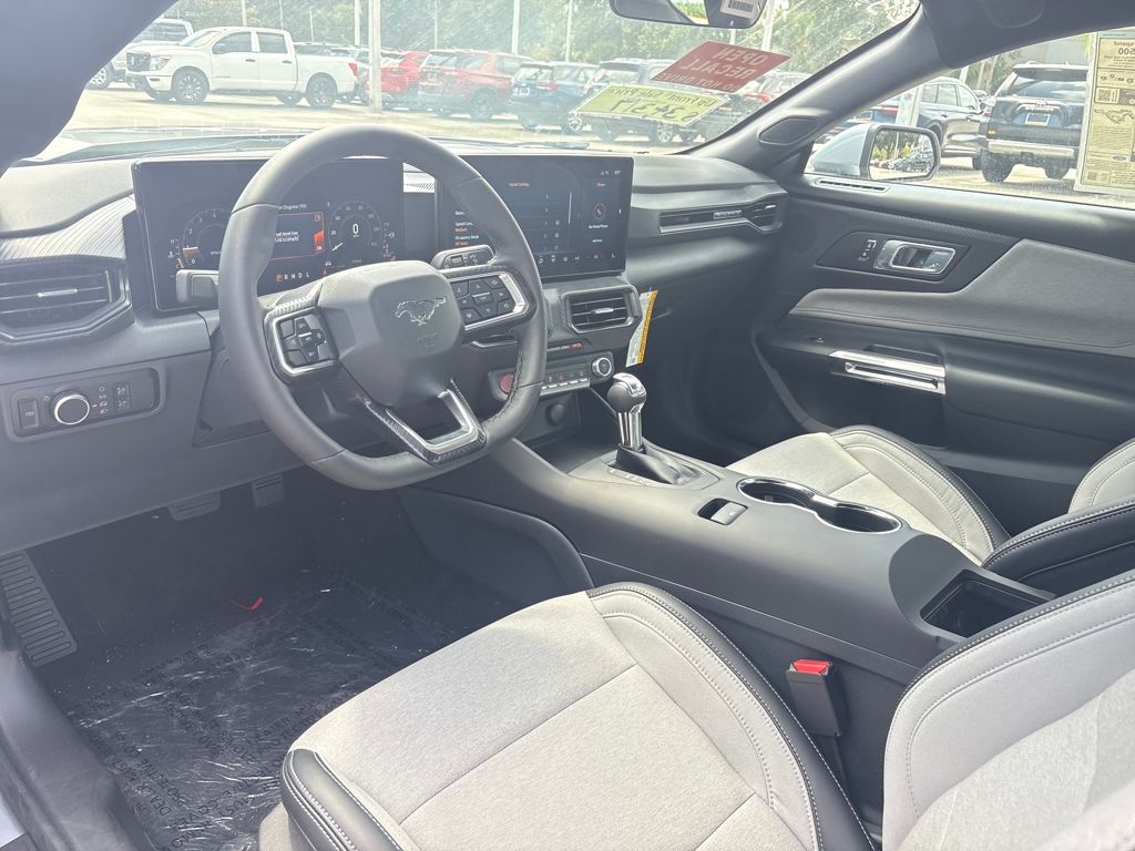 2025 Ford Mustang EcoBoost photo 4