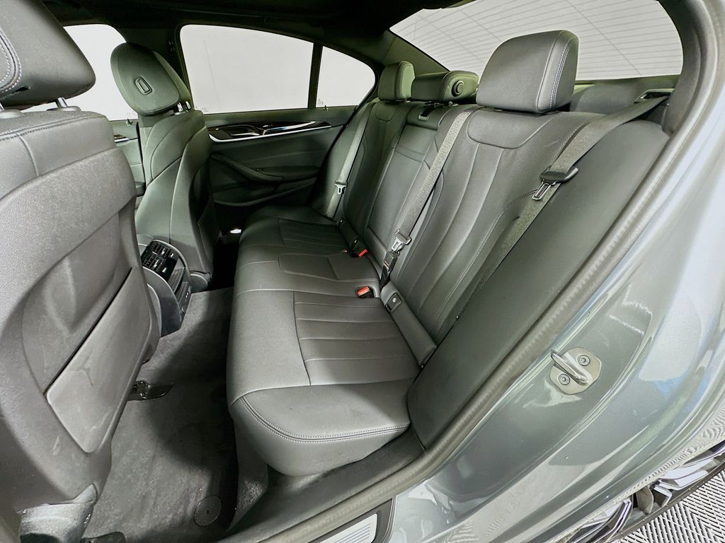 Thumbnail: 2023 BMW 5 Series - 25