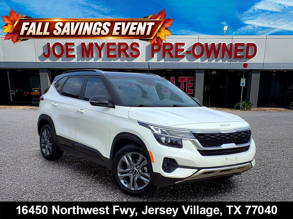 2023 Kia Seltos S White at DeMontrond Auto Country