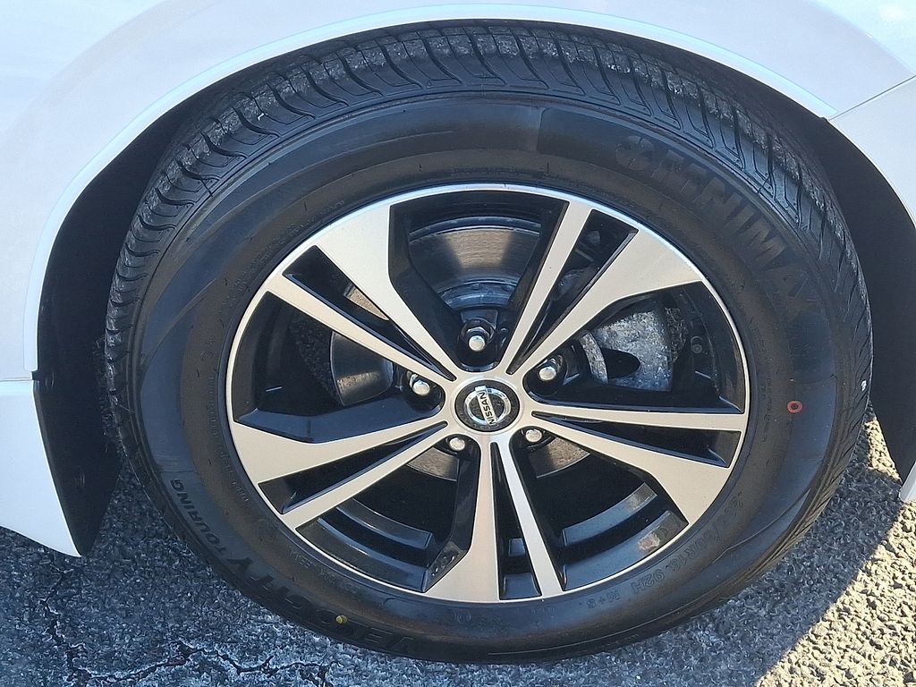 Thumbnail: 2023 Nissan Sentra - 8