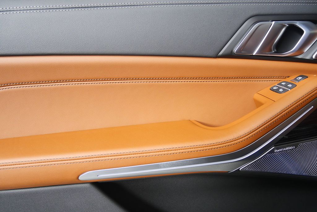 Thumbnail: 2026 BMW X7 - 15