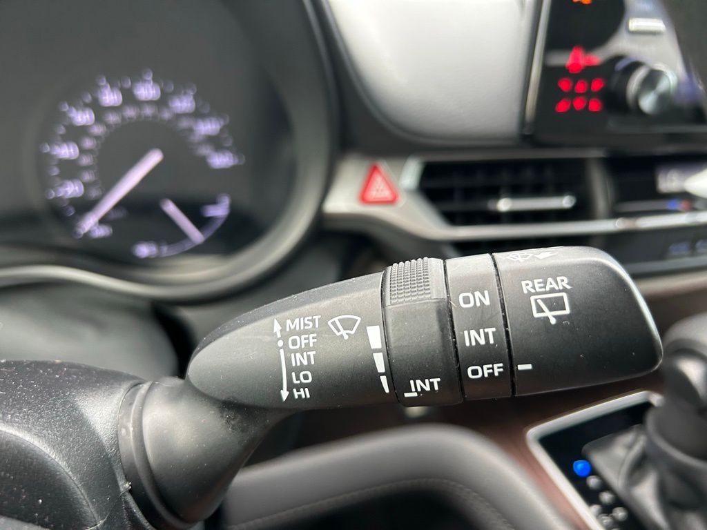 Thumbnail: 2021 Toyota Sienna - 28