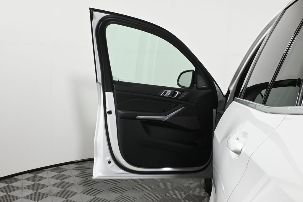 Thumbnail: 2026 BMW X5 - 29