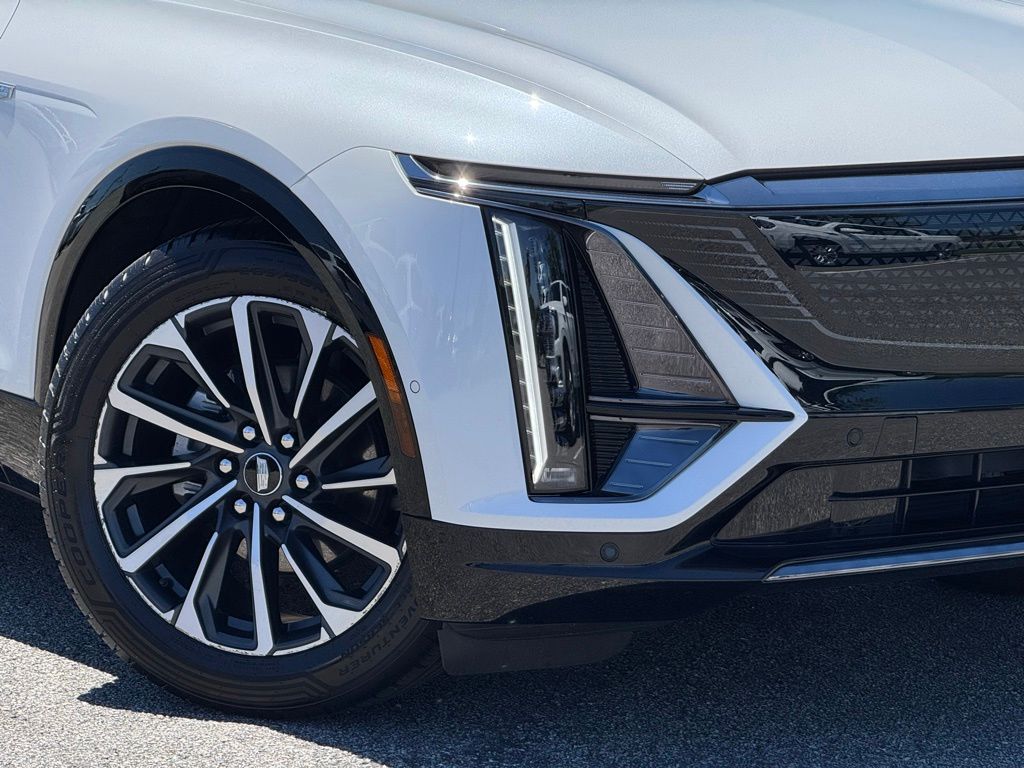 2024 Cadillac LYRIQ Sport Crystal White - Jim Hudson Acura - Image 12