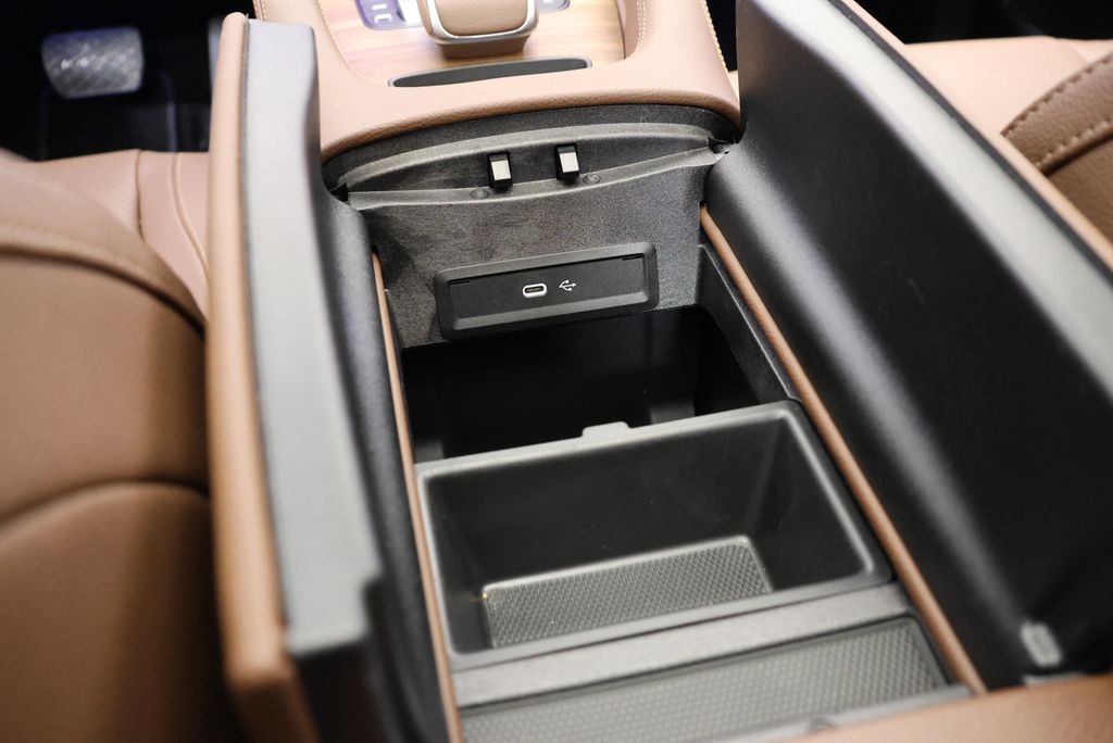 Thumbnail: 2026 Mercedes-Benz GLE - 30