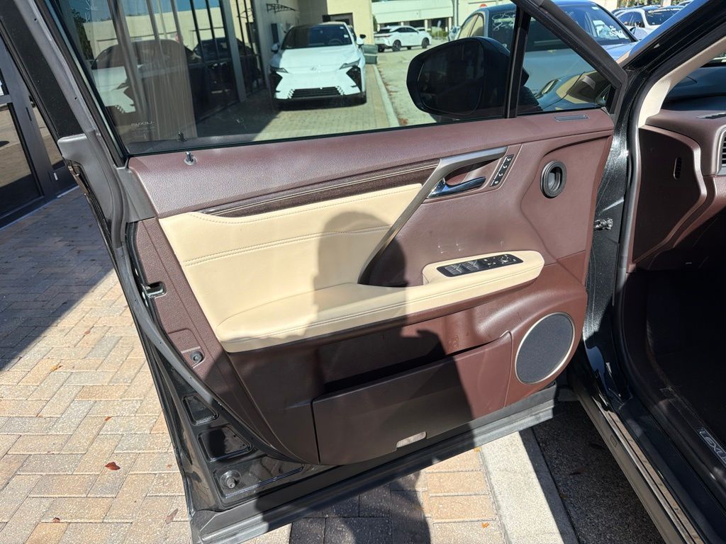 Used 2019  Lexus 350L image 11