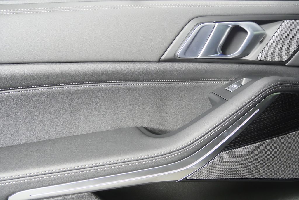 Thumbnail: 2026 BMW X5 - 14