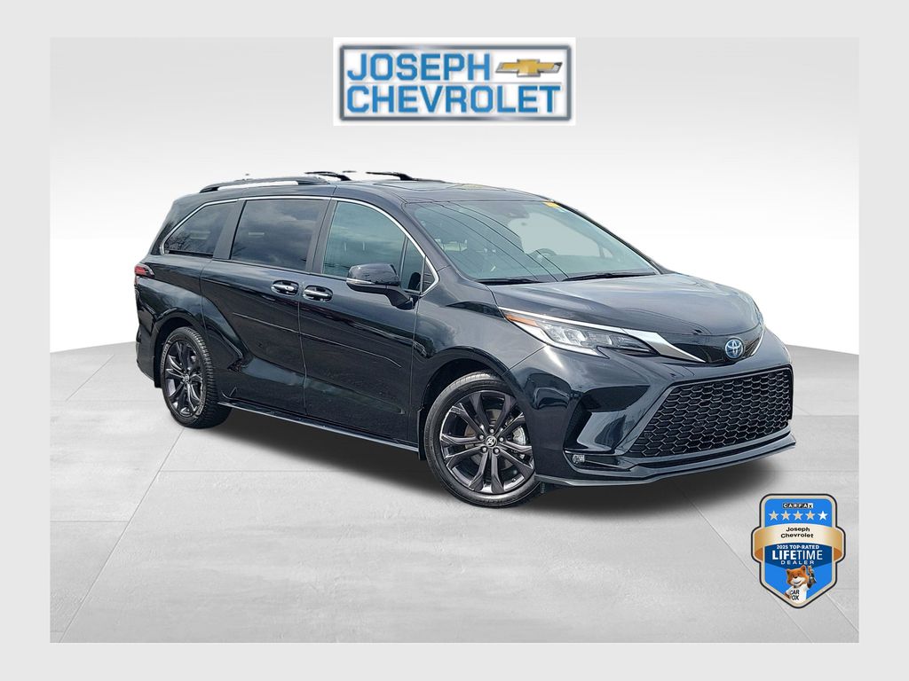 Toyota Sienna XSE 7-Passenger FWD