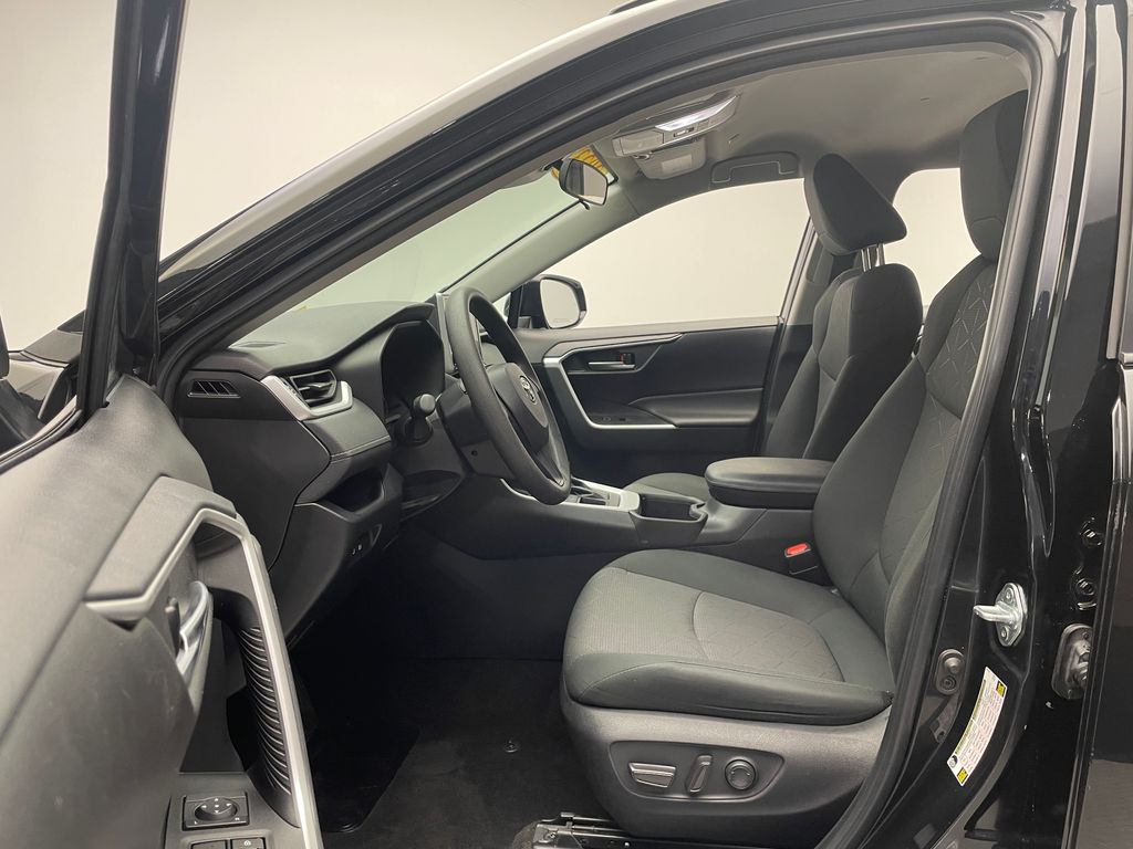 2023 Toyota RAV4 XLE 12