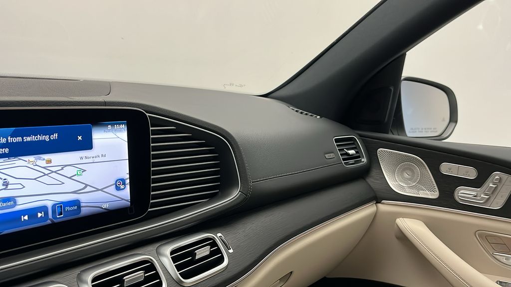 2025 Mercedes-Benz GLS 450 4MATIC 21