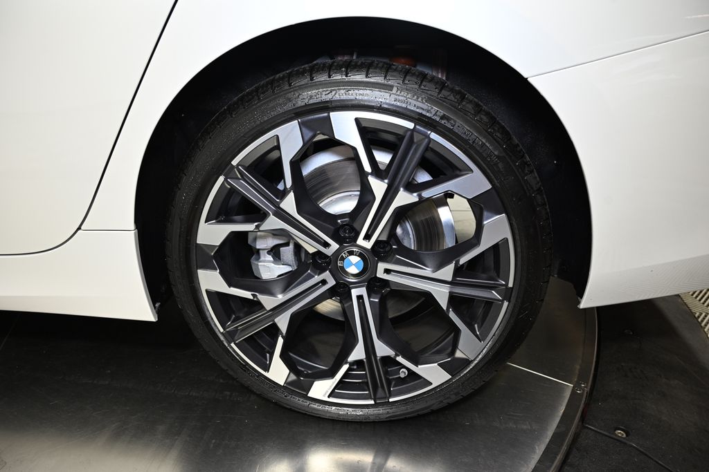 Thumbnail: 2025 BMW 3 Series - 13