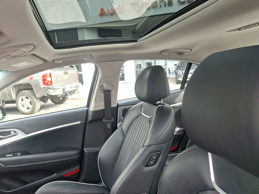 Thumbnail: 2021 Genesis G70 - 14