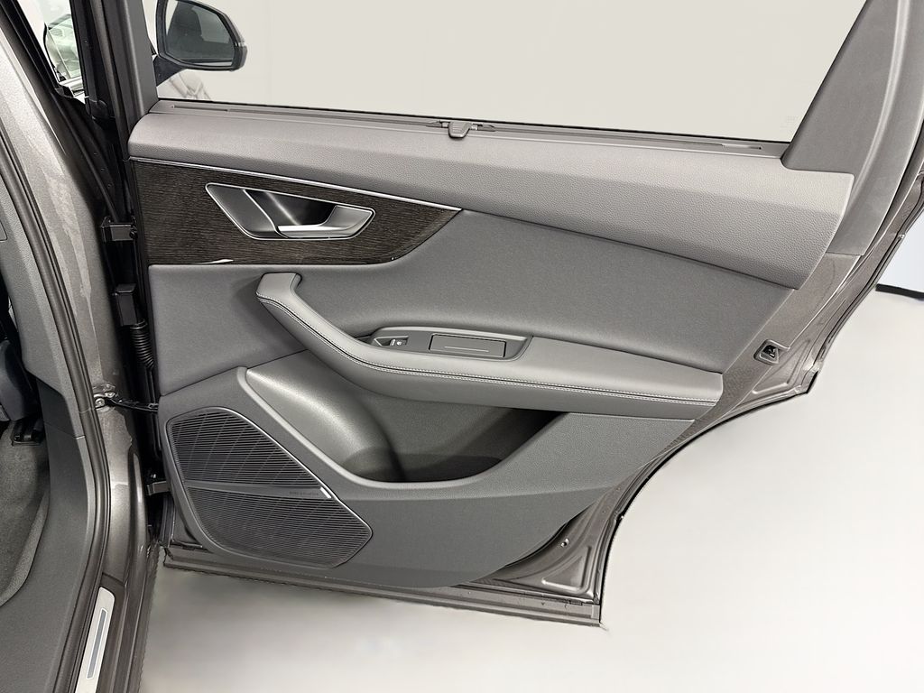 Thumbnail: 2026 Audi Q7 - 28