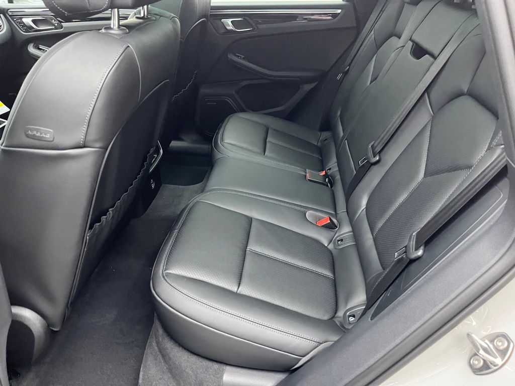 Thumbnail: 2026 Porsche Macan - 24