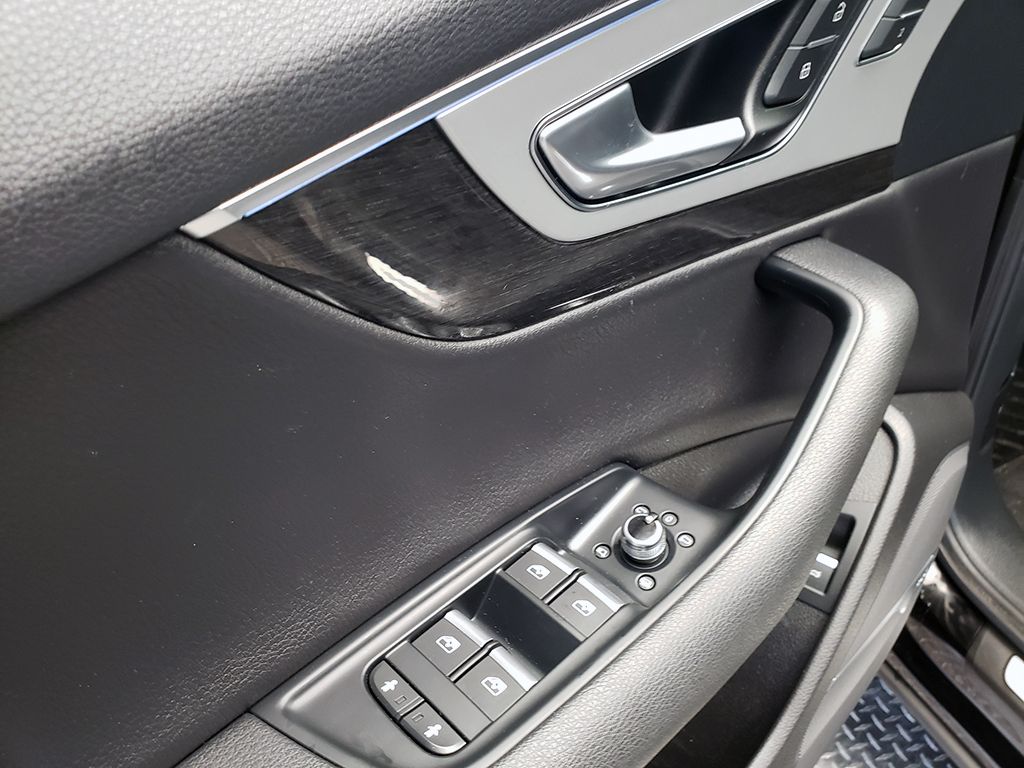 Thumbnail: 2019 Audi Q7 - 10