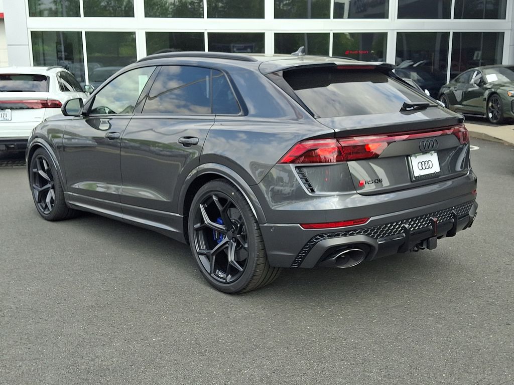Thumbnail: 2026 Audi RS Q8 - 4