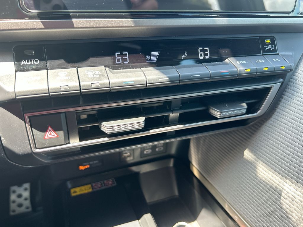 Thumbnail: 2025 Toyota Camry - 24