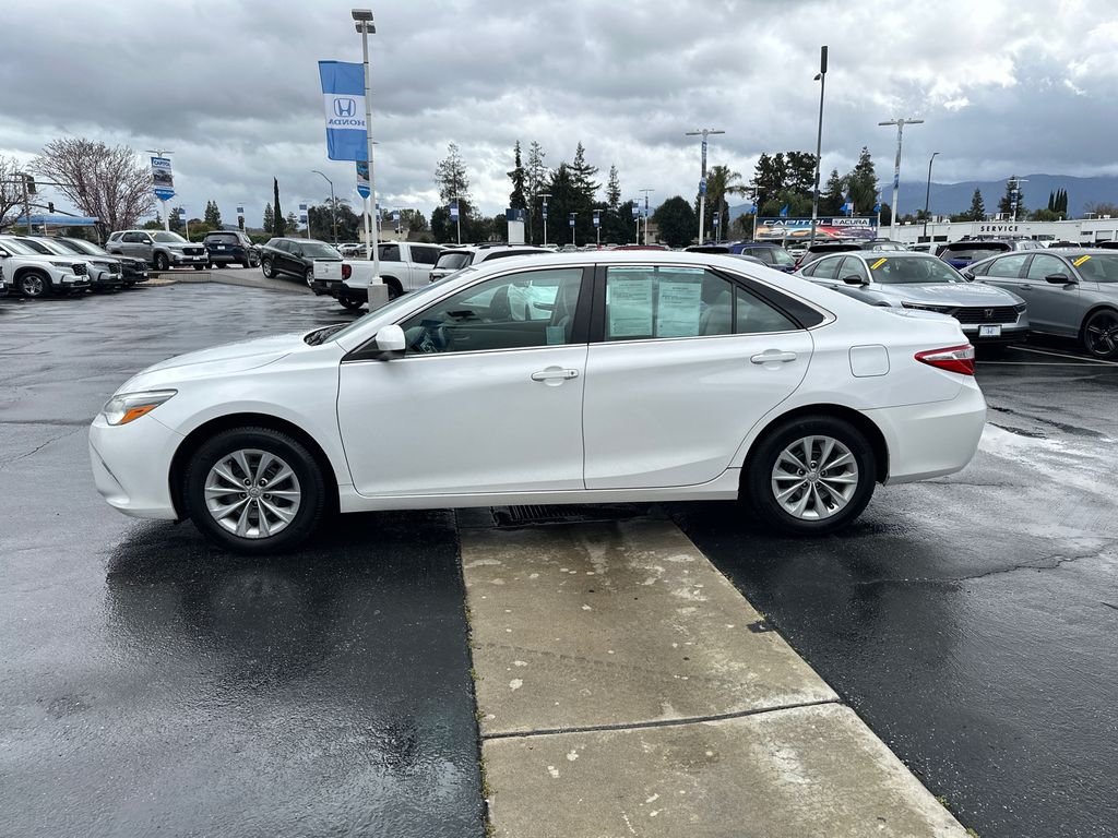 2016 Toyota Camry SE 4