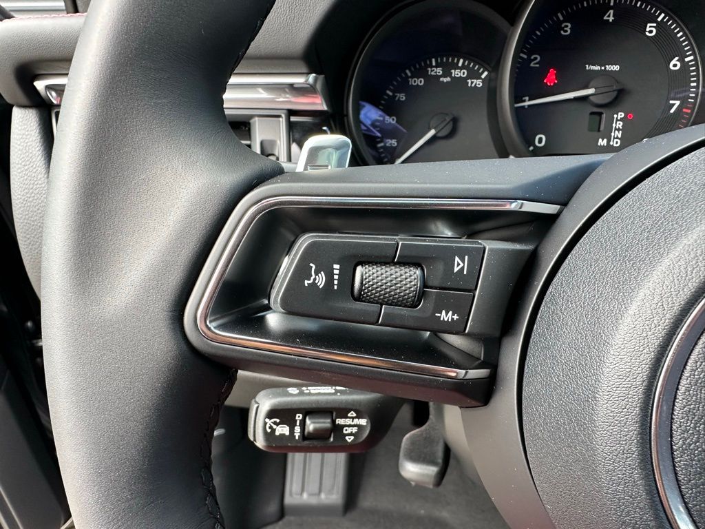 Thumbnail: 2026 Porsche Macan - 18