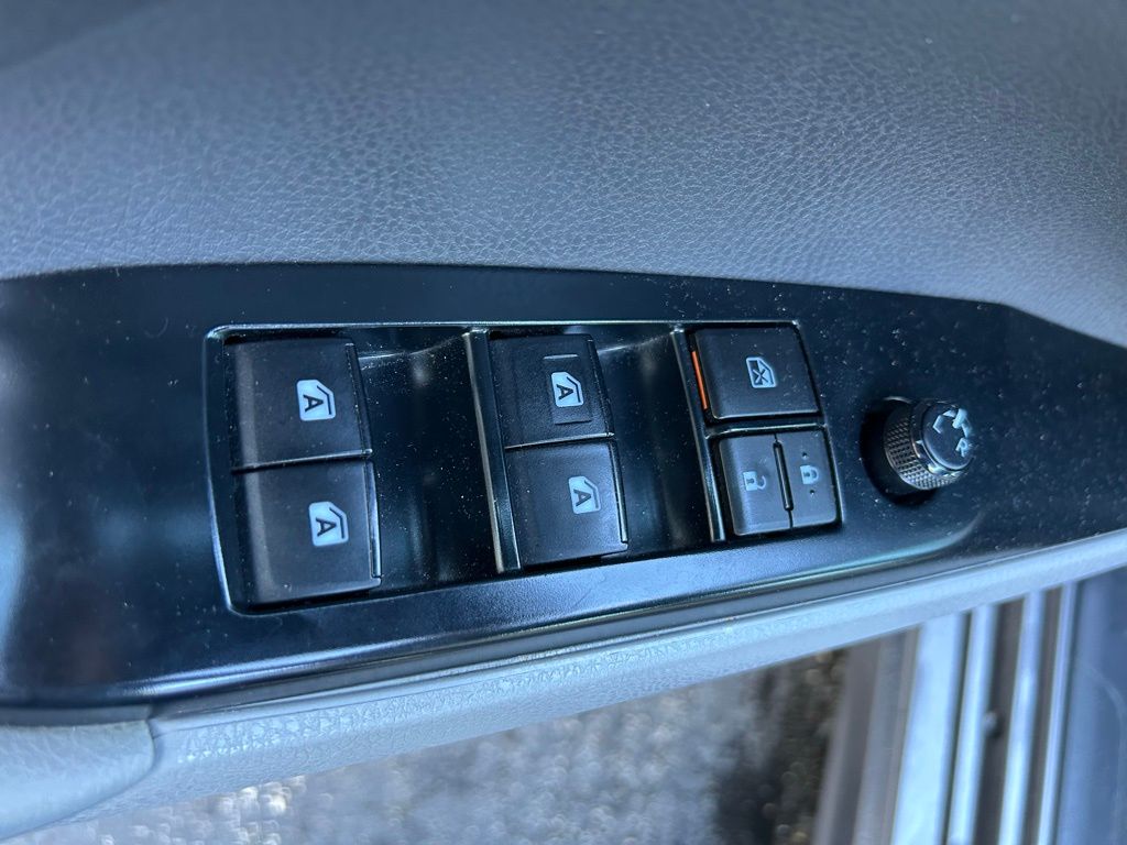 Thumbnail: 2020 Toyota Camry - 17