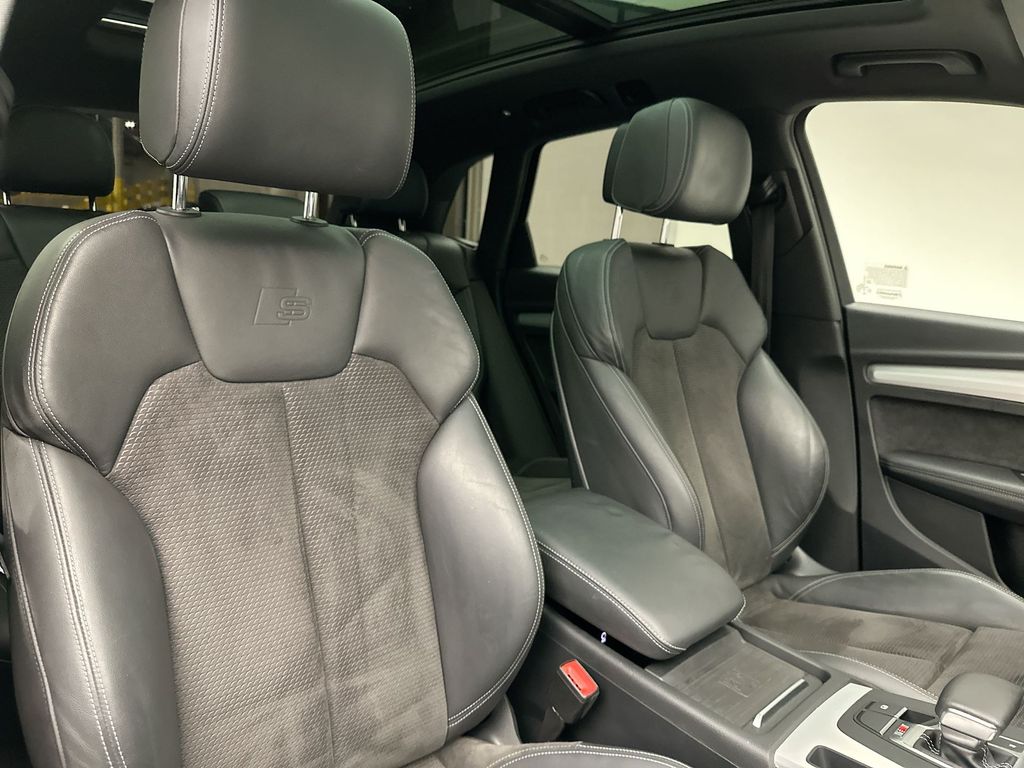 Thumbnail: 2020 Audi SQ5 - 6