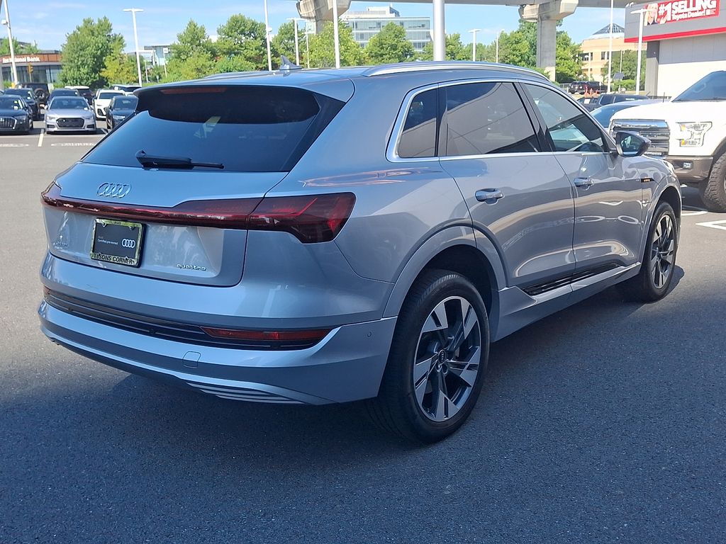 Thumbnail: 2023 Audi e-tron - 4