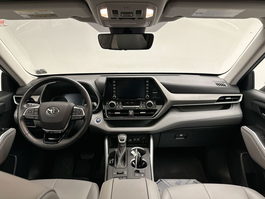 Thumbnail: 2021 Toyota Highlander - 8