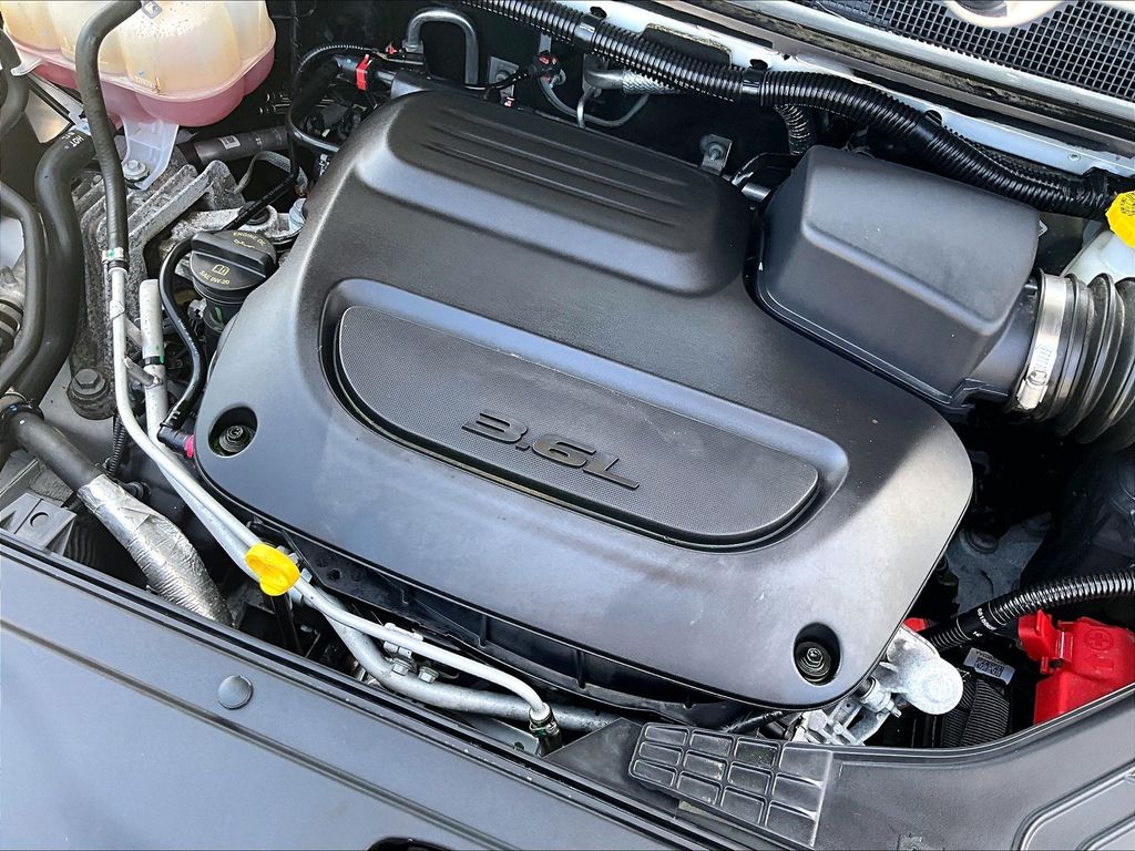 2023 Chrysler Pacifica — photo 35