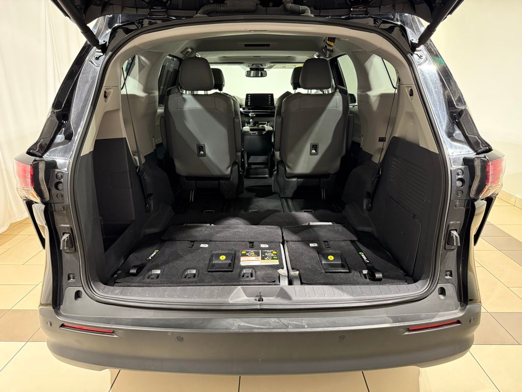 Thumbnail: 2022 Toyota Sienna - 12