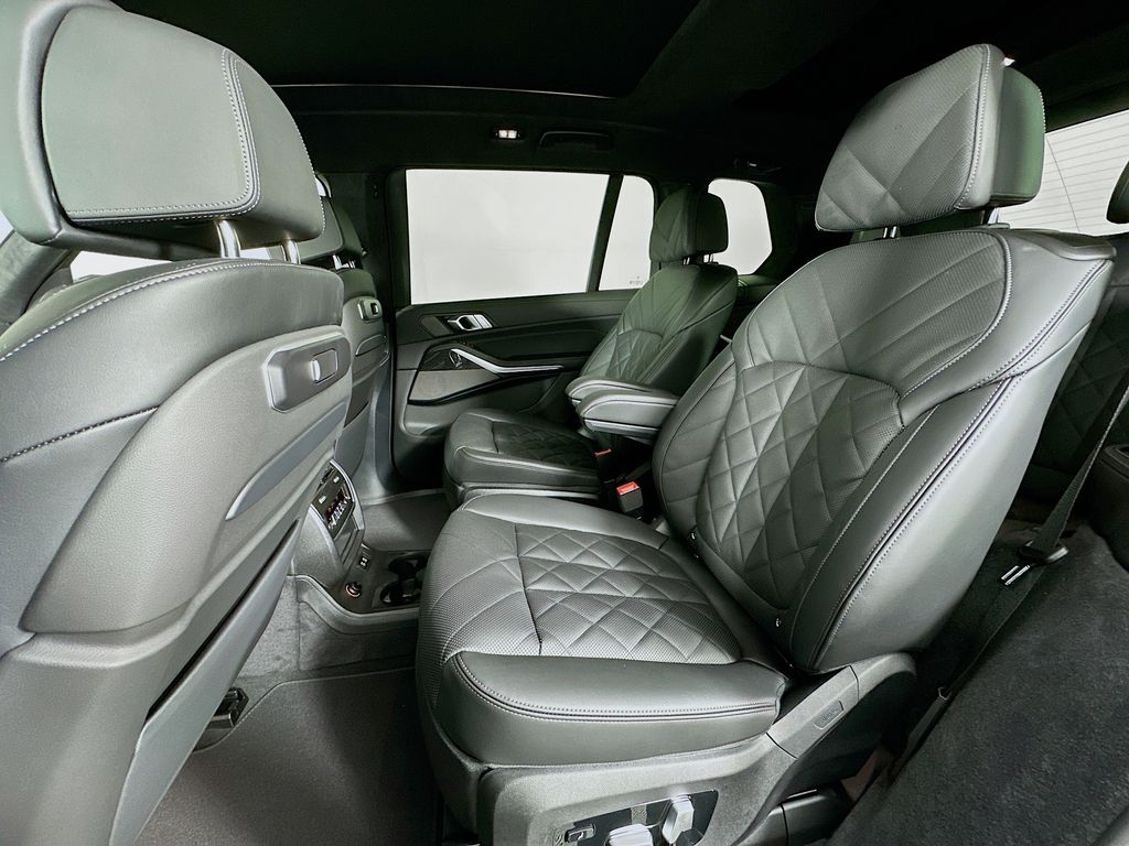 Thumbnail: 2026 BMW X7 - 17