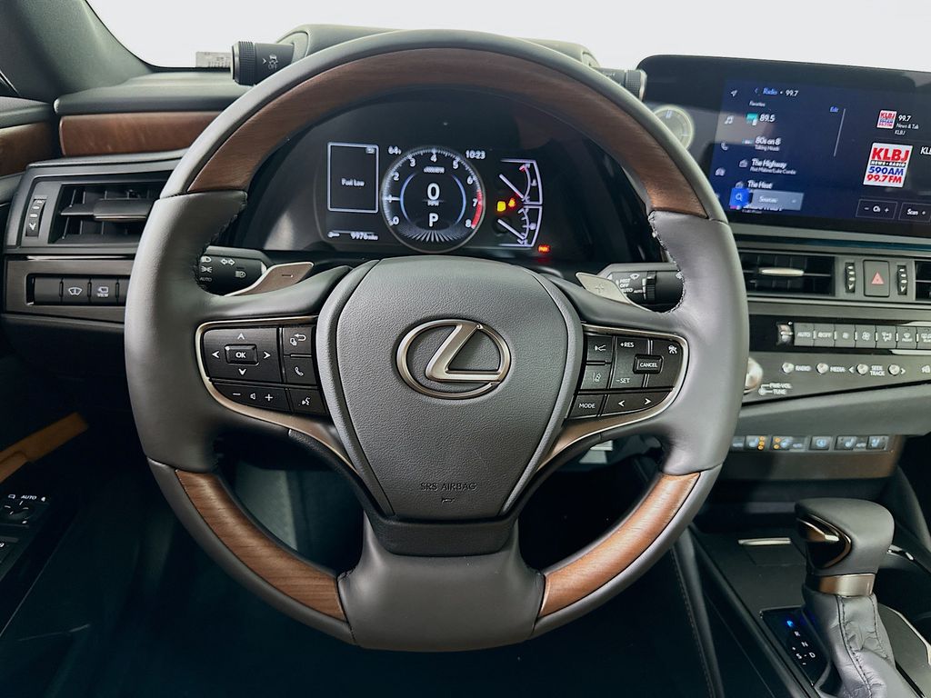 2025 Lexus ES  10