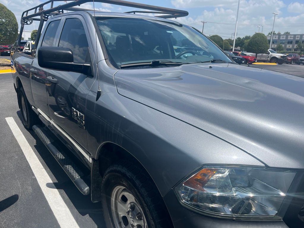 Thumbnail: 2019 RAM 1500 Classic - 3