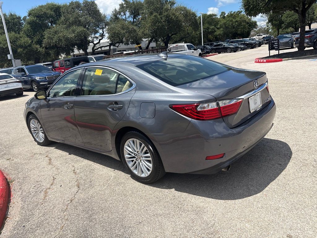 Thumbnail: 2015 Lexus ES - 3