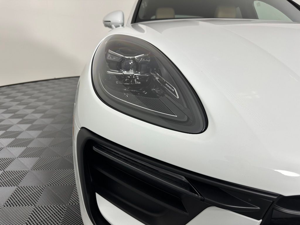 Thumbnail: 2026 Porsche Macan - 9