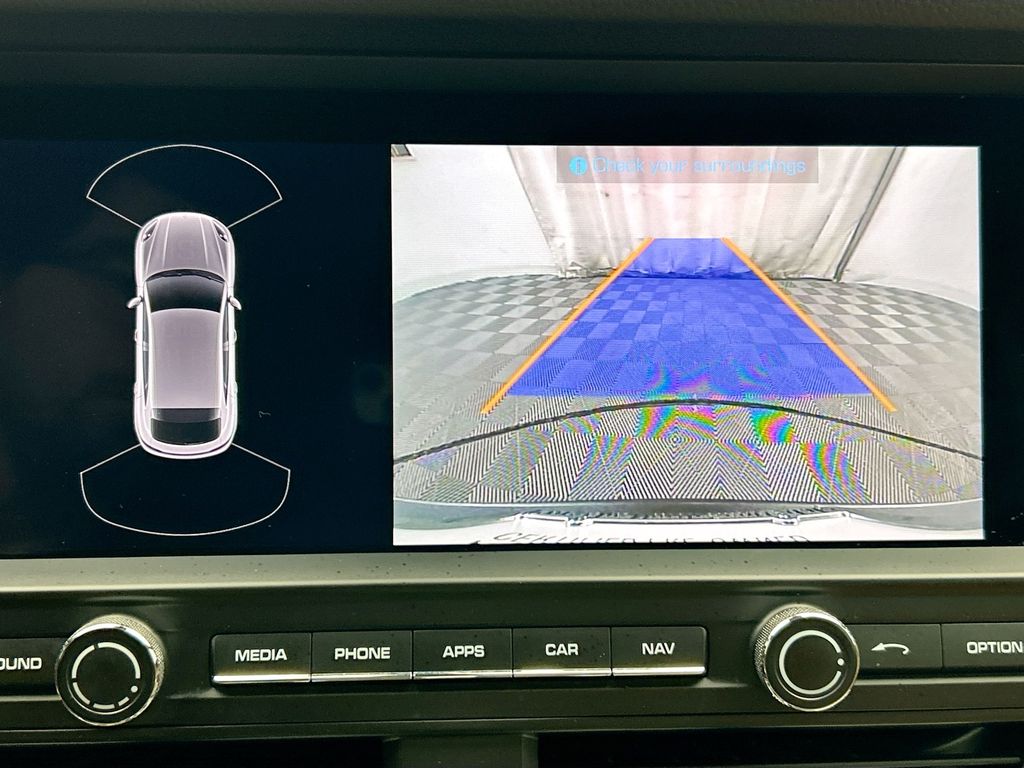 Thumbnail: 2020 Porsche Macan - 18